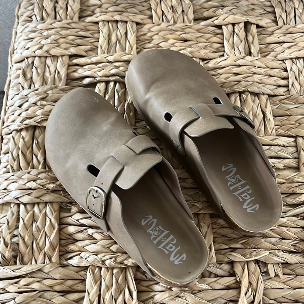 Mad love clogs